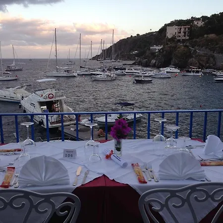 Rocce Azzurre Hotel 3*