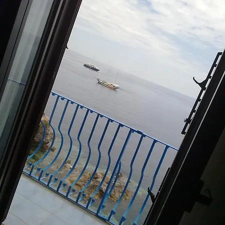 Rocce Azzurre מלון 3*